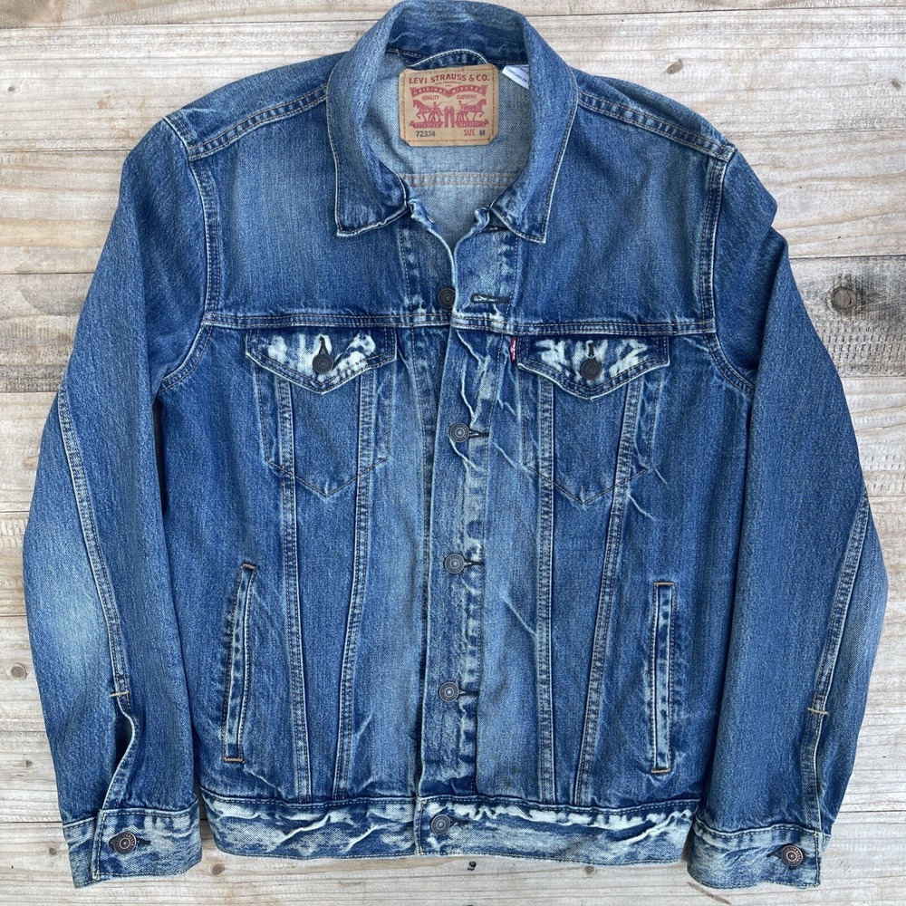 Levi's Trucker Denim Jacket Men's Medium Distressed Blue Button Front 72334